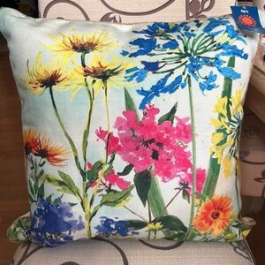 Brand: Pier 1 Color: Multicolored